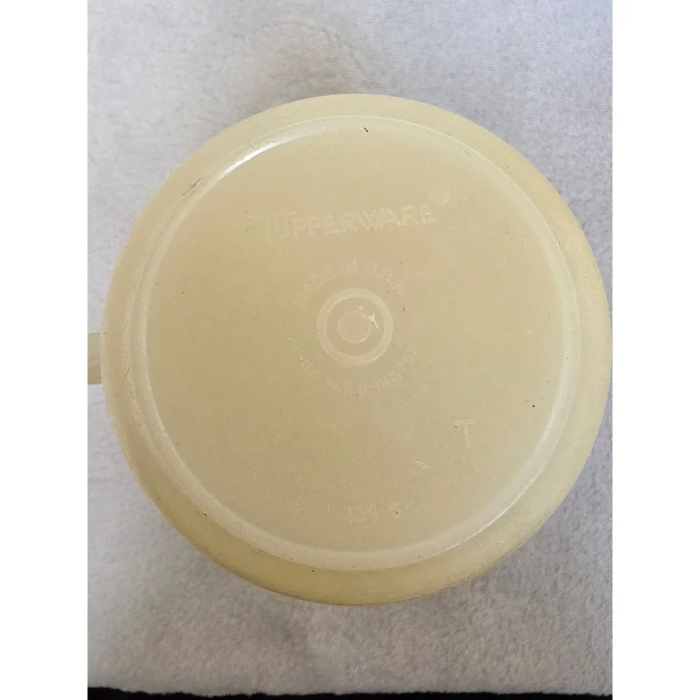 Vintage Tupperware 2 Cup Measuring Pitcher Cream Plastic 16 oz Model 134-5 USA